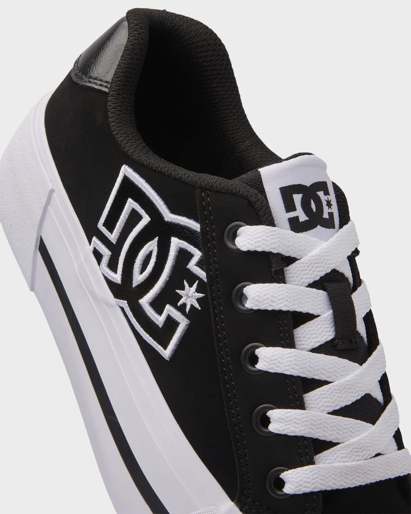 Trend-ready Womens Chelsea Platform Skate Shoes