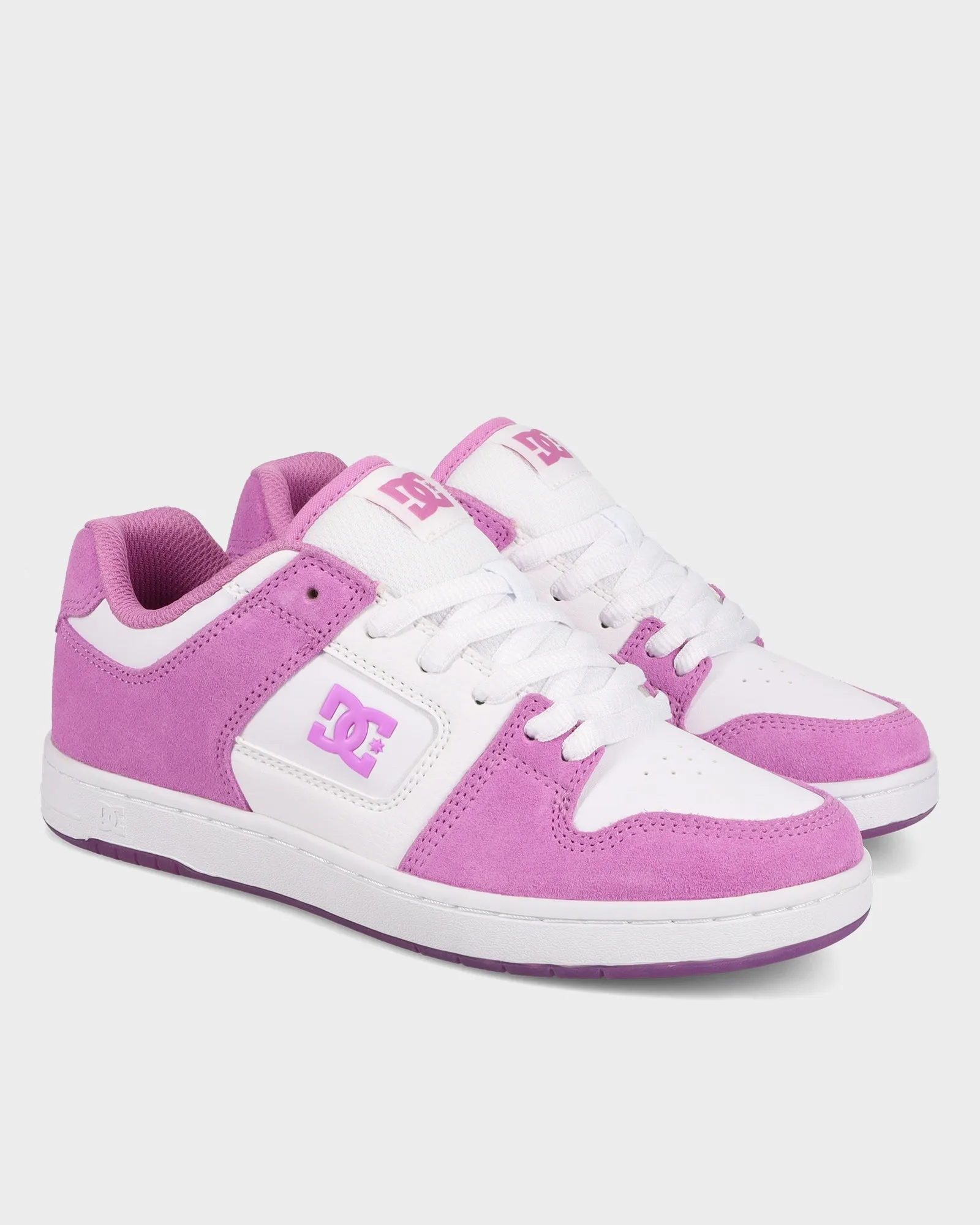 Refined chic Travel Fit Womens Manteca 4 Skate Shoes